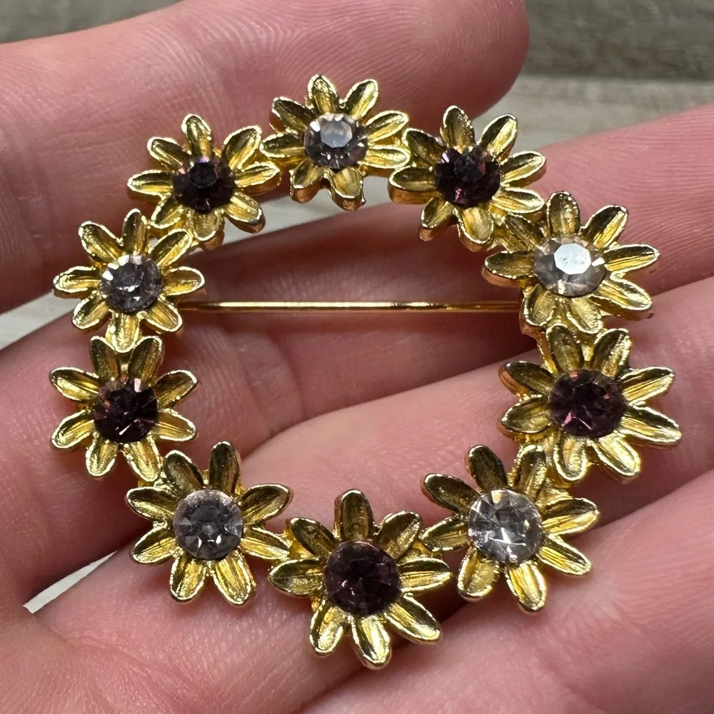 Gold Filled Vintage Floral Brooch With Purple Shade‎ Rhinestones